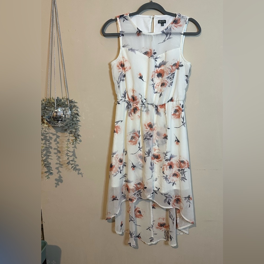 Lily Rose medium White Floral Dress 🆓